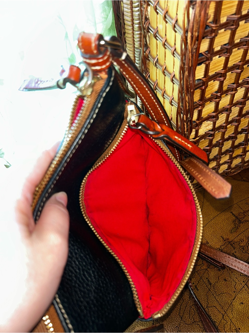 Vintage Dooney & Bourke Pebble Grain All Weather Leather Carrier Crossbody Bag - Picture 7 of 11